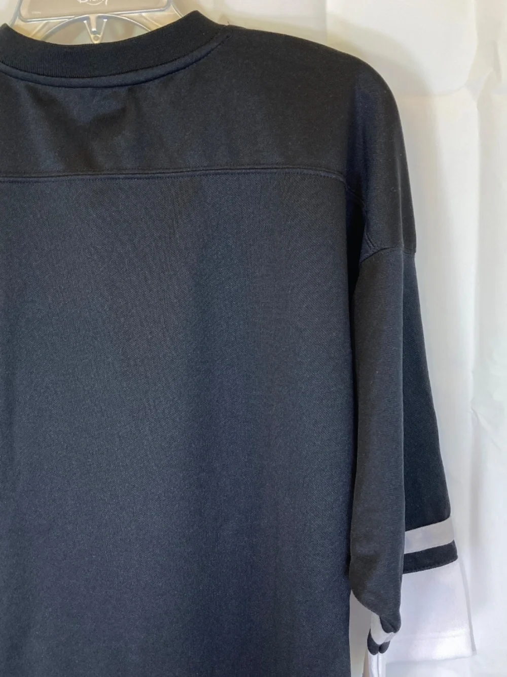 Los Angeles Kings YOUTH XL Jersey Shirt Black White 16/18 Long Sleeve V Neck
